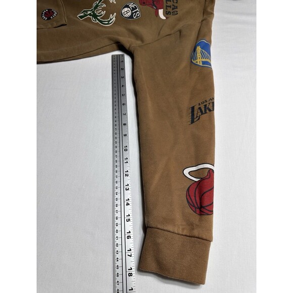 Hollister NBA Pullover Hoodie All Over Team Logos Basketball Brown Mens Small - Picture 7 of 11
